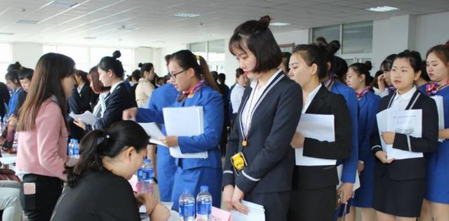 求职|“今年找工作也太卷了吧”，毕业生找工作屡屡受挫，现实太残酷