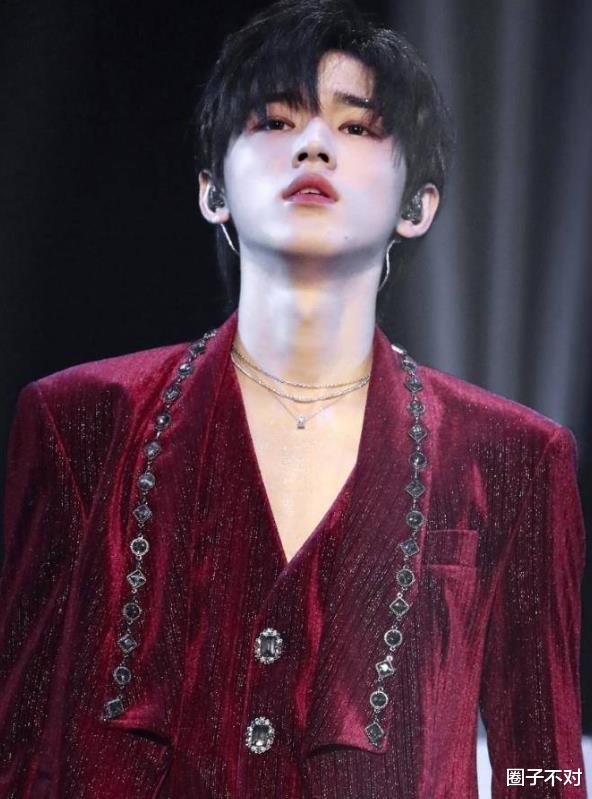 宋亚轩|“靠脸生存”宋亚轩:被迪奥看中,后受吴彤青睐拿下《王牌》综艺