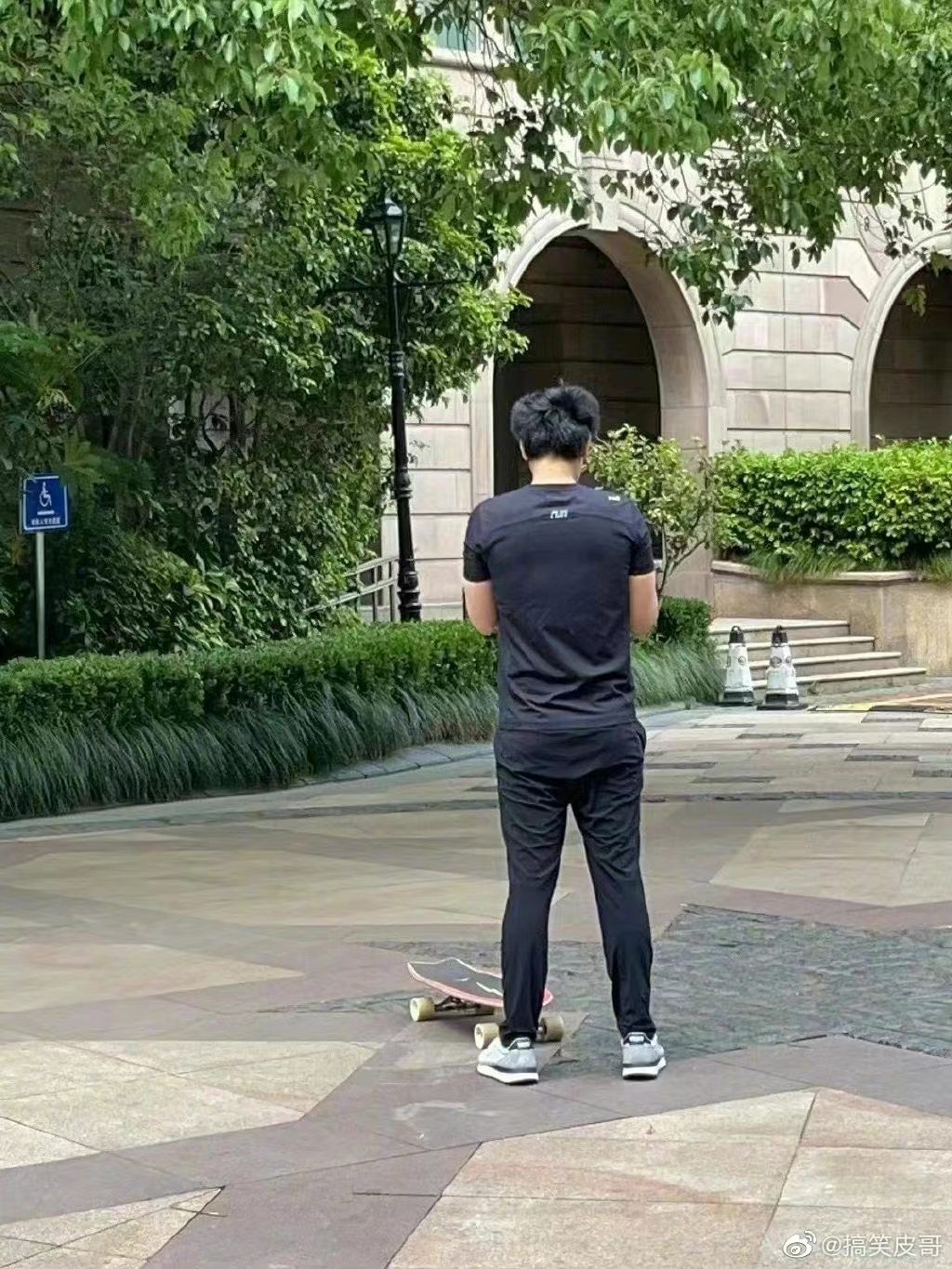 彭于晏|封控30天，彭于晏丑成流浪汉