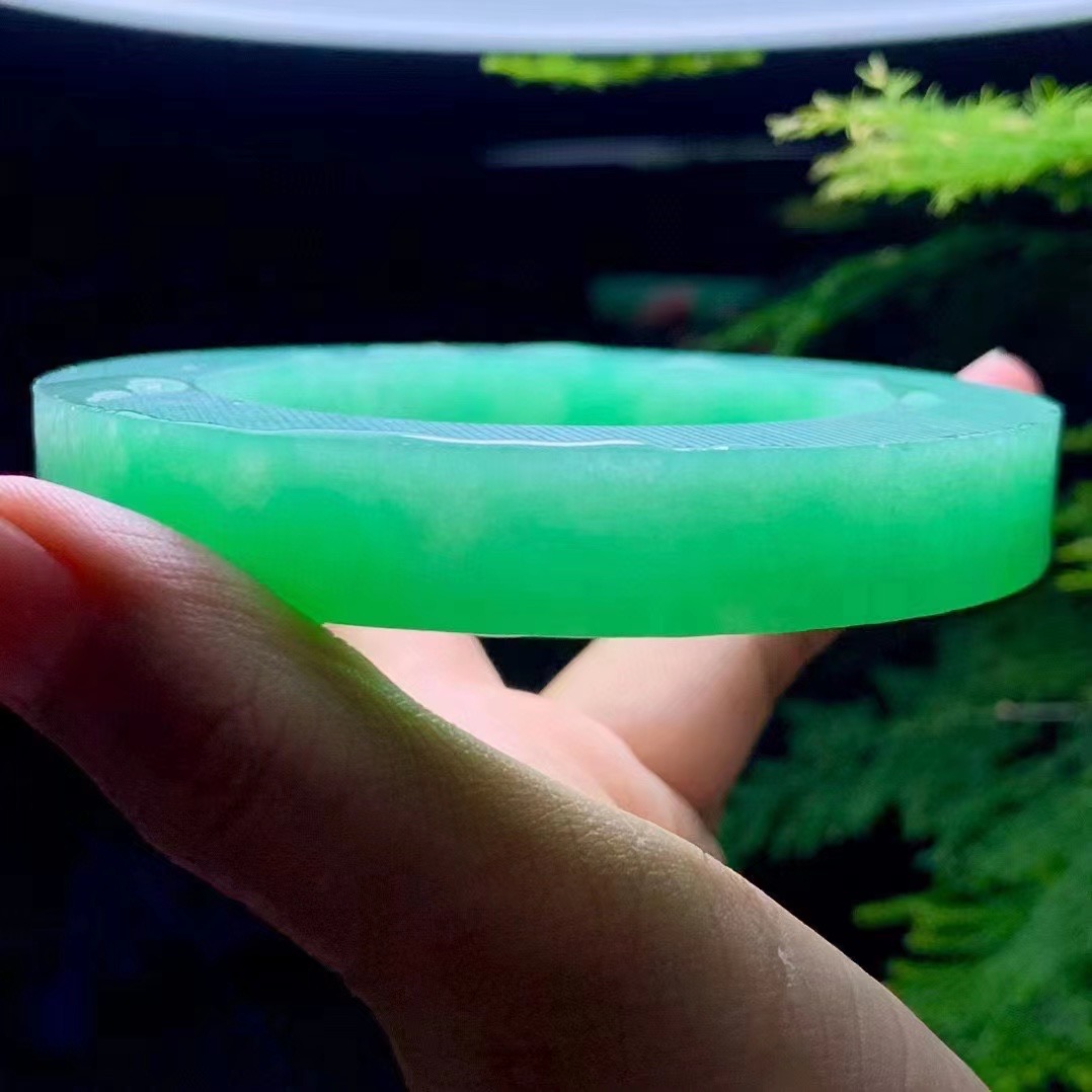 翡翠手镯|【满色翡翠手镯胚】 【尺寸】57.5-12.5-12mm 【编号】 NBQ 725-22 NB.2061 满绿手镯…肉质细腻…有种有色…很难得…