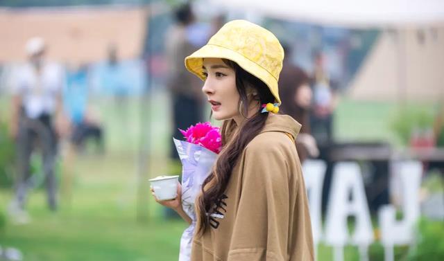 杨幂|花少4口碑褒贬不一，杨幂因高情商表现，成功出圈，打脸群嘲观众