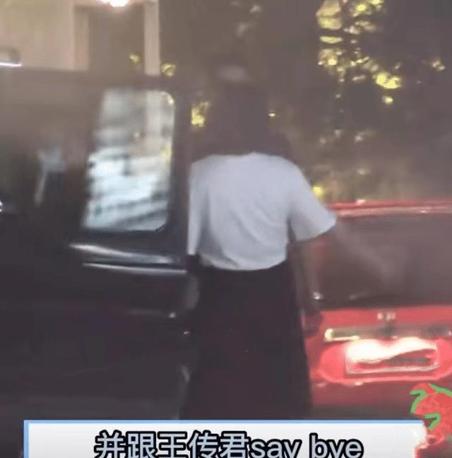 李雪琴|?李雪琴与当红男星传绯闻？男方深夜带其回家，评论区都是调侃