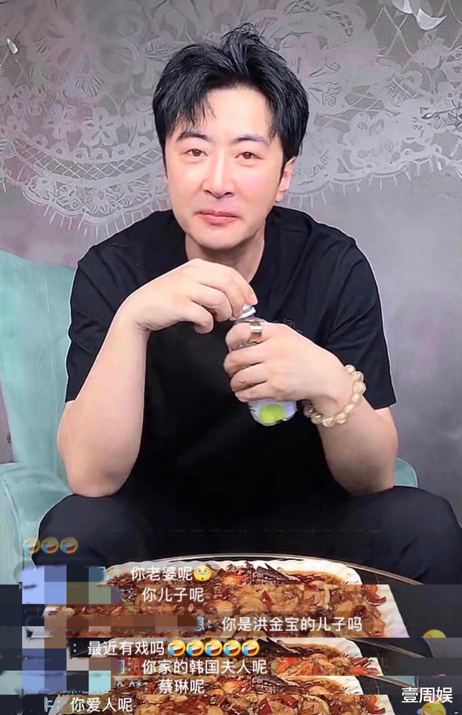 高梓淇|高梓淇直播吃小龙虾，辣到眉头紧皱眼眶含泪，网友：蔡琳呢？