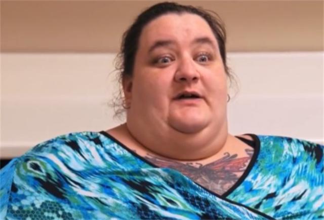 安吉 她体重584斤，脾气差男友离去，让怀孕女儿照顾，今女儿比她还胖