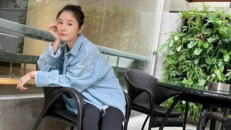 林心如 林心如才是“冻龄美人”，扎马尾辫穿黑色健美裤，46岁美成16岁