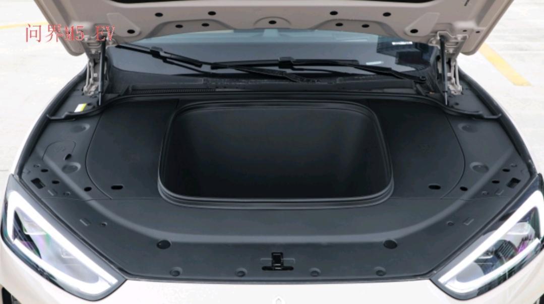 开完问界M5 EV,再换到特斯拉Model Y上,车主:对比差距一目了然