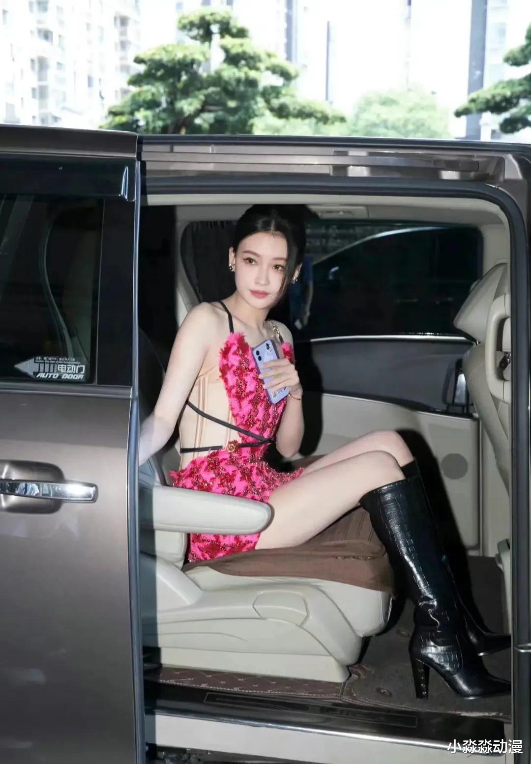 撞衫|撞衫不可怕,谁丑谁尴尬,10组女星穿同款衣服,差距一目了然