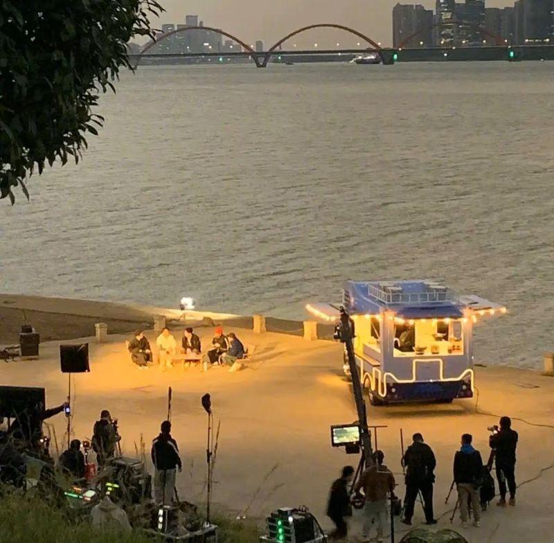 |《大湾仔的夜2》开录！原班人马5缺2！周柏豪吴卓羲现身首期录制