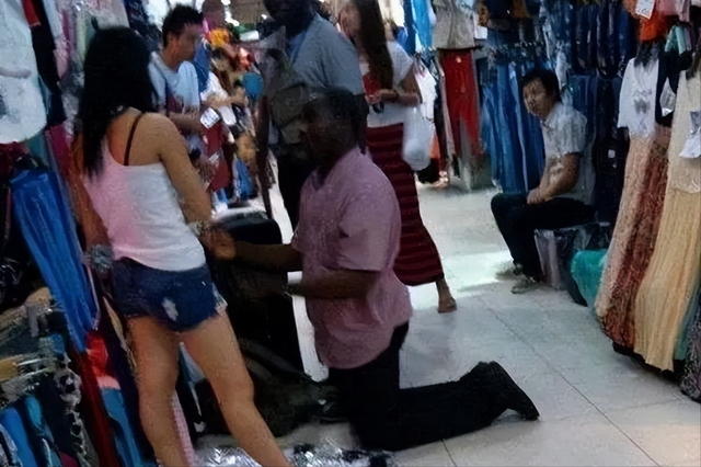 陈怡|武大校花陈怡不顾劝阻远嫁非洲，婚后被虐待，此事其实是个假新闻