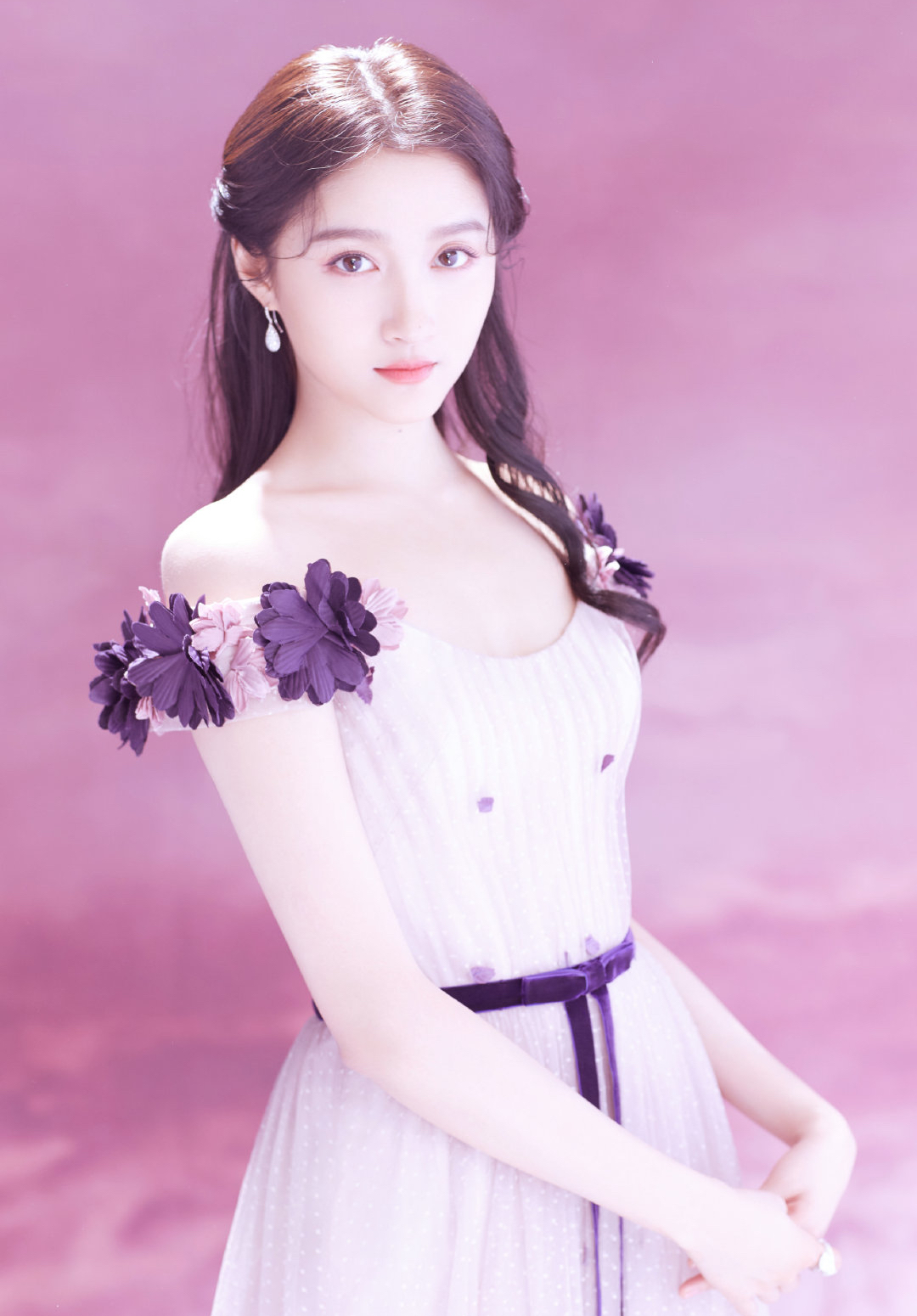 鹿晗|鹿晗关晓彤深夜突登热搜,被曝将要官宣结婚,相恋5年终要圆满?