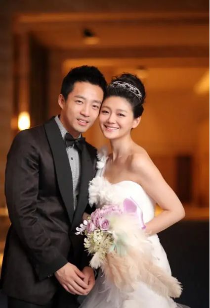 大S|大S再婚头纱是汪小菲购买,张兰怒斥大S心机深,可能涉嫌重婚罪