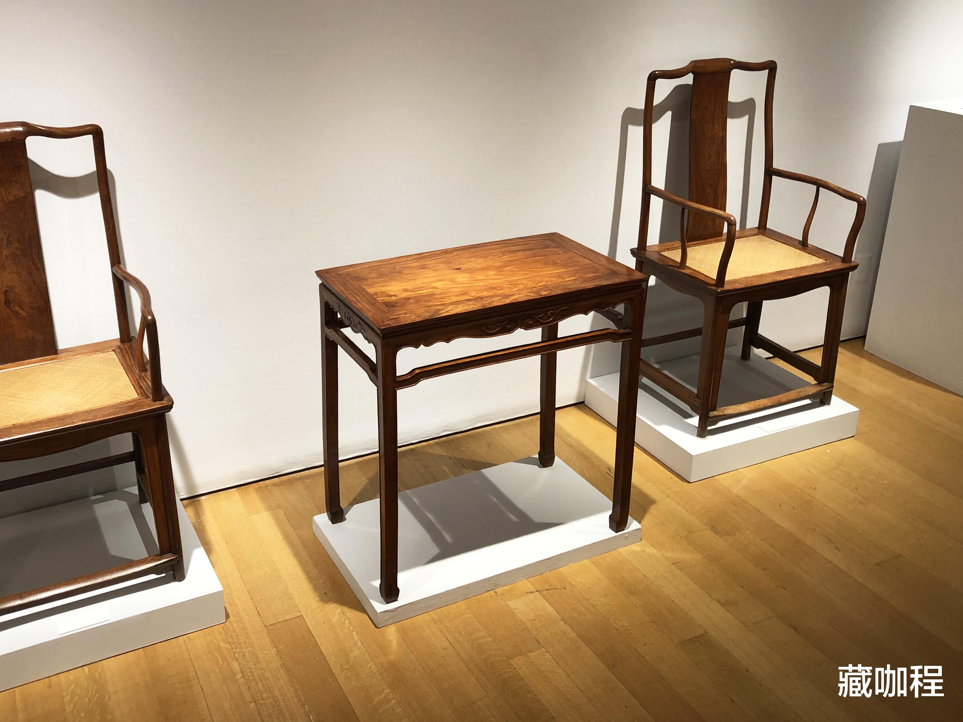 |纹理清晰、油性强，黄花梨小桌细节有代表性