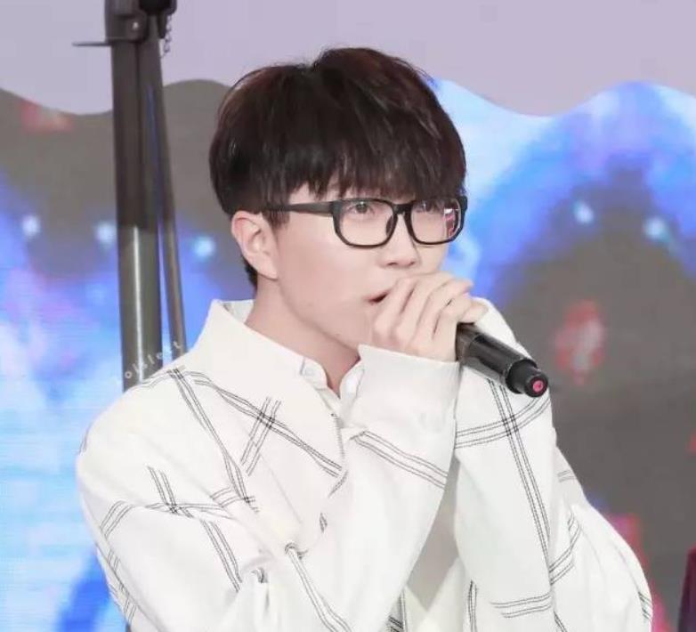 毛不易|从平平无奇的护士到音乐巨星，毛不易到底被生活打了多少耳光？