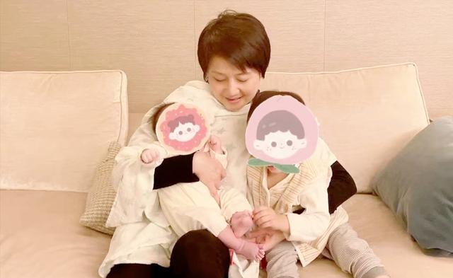 关凌|何猷君结婚3年没办酒,前任再婚却摆满金银珠宝,排场壕过何超盈