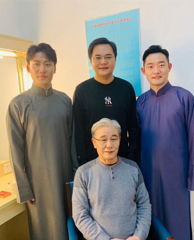 靳东|德云社高峰深夜晒照，引发粉丝热议，原来郭德纲说的都是真的