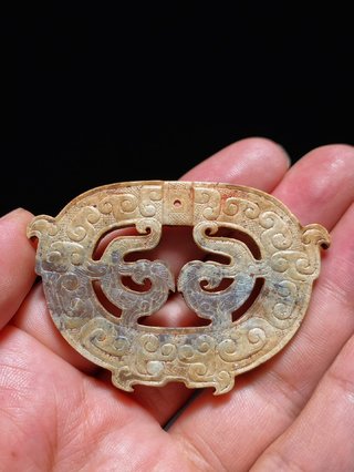 和田玉籽料|战国 和田玉籽料 沁色鸡骨白 螭凤 双凤珮 玉珮