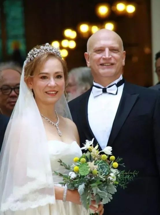 翁静晶|她的人生比邓文迪还要传奇，被称为“最厉害豪门媳妇”