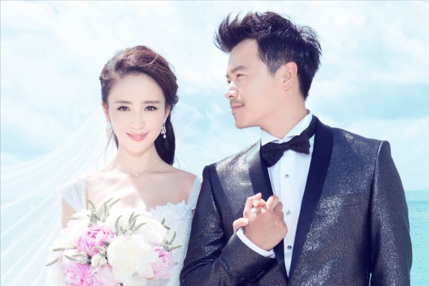 陈思诚|离婚后还是朋友！佟丽娅为陈思诚整理衣服，一家三口母亲节久违同框