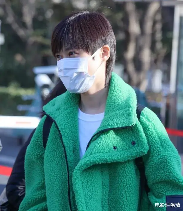 春晚|春晚四次联排：赵丽颖一笑迷人，张小斐美目顾盼，朱一龙走路生风