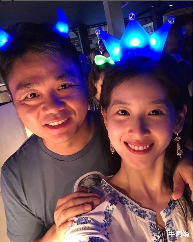 章泽天|刘强东:49岁拼三胎,与“奶茶妹妹”结婚8年,老来得子意气风发