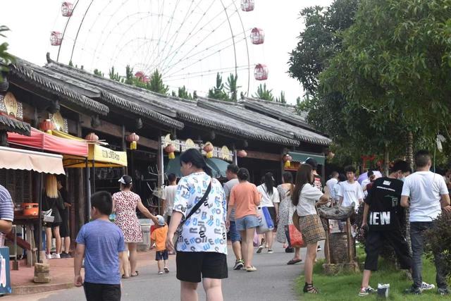 作文|武汉凤娃古寨夜影秀开启