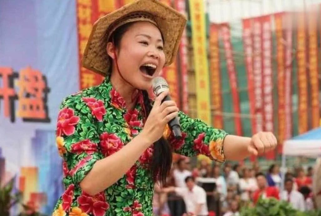 王二妮|王二妮: 22岁成名, 不忘初心嫁给农村初恋, 婚后被婆家宠成公主