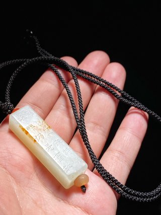 和田玉籽料|清中期 和田玉籽料 枣红皮 诗文 勒子 玉勒 挂件 把件