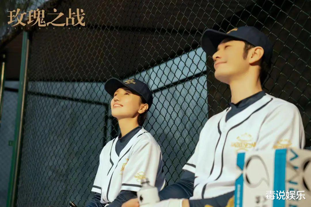 黄晓明|?黄晓明在《玫瑰之战》里好深情，默默守护袁泉，角色也没有油腻感