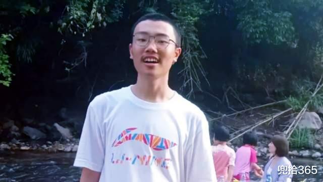 胡鑫宇失踪真相呼之欲出?SUV司机照片曝光,“吹哨人”持续发声