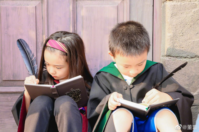 小姐姐|董璇关悦带娃出游,偶遇李茂一家三口,6岁小酒窝像极爸爸高云翔