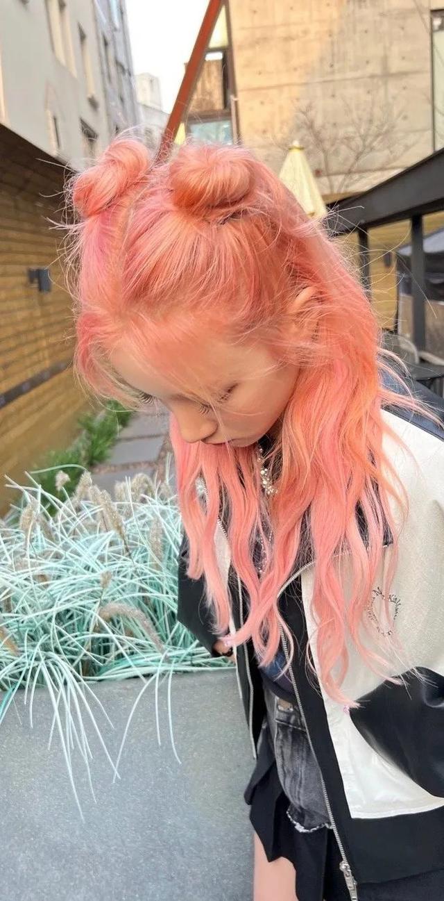 郑欣宜 春日彩色匹配，百变少女闪亮登场