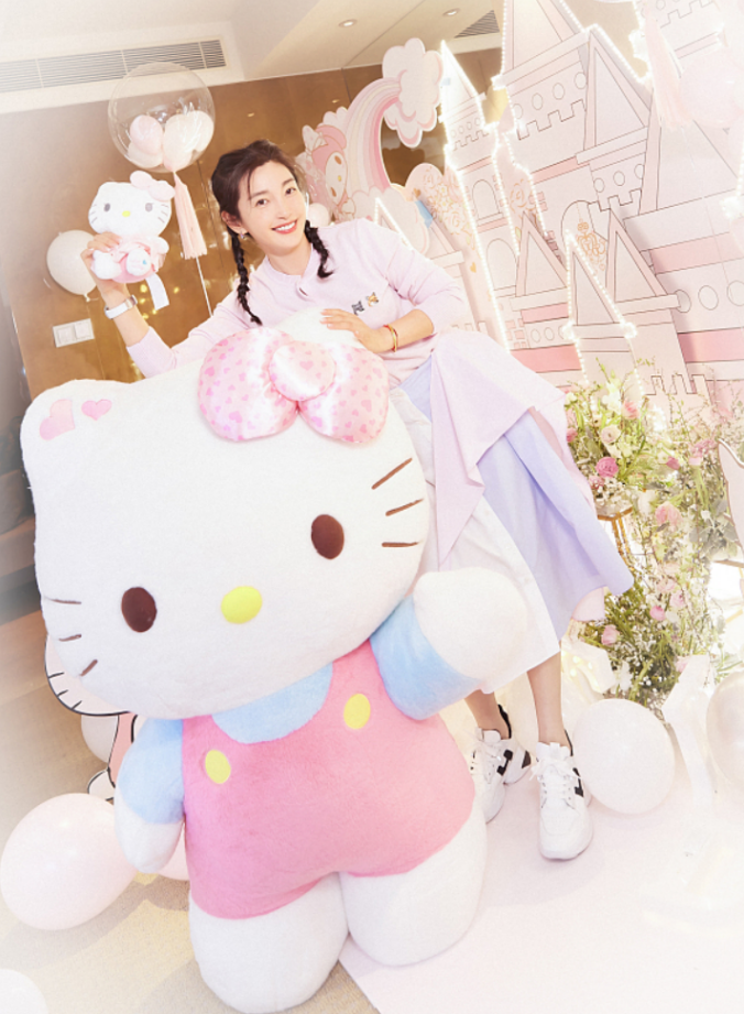 玻尿酸 其实李冰冰也挺会扮嫩的，穿紫色服装配双马尾，48岁像28岁似的