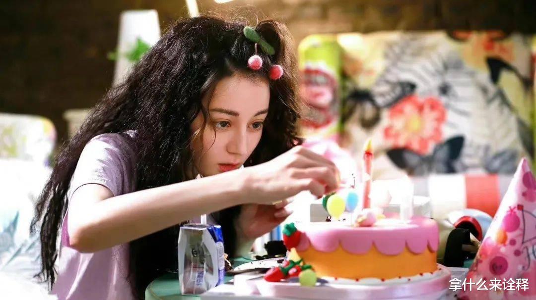 迪丽热巴|吃瓜日 ,  迪丽热巴与神秘男亲密大肚照被扒出，穿孕妇裙还偷跑去国外？