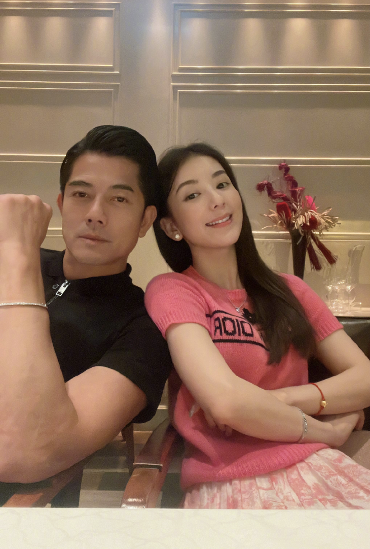 郭富城|郭富城为方媛庆生，与岳父母罕见同框，翁婿二人差2岁却似两代人