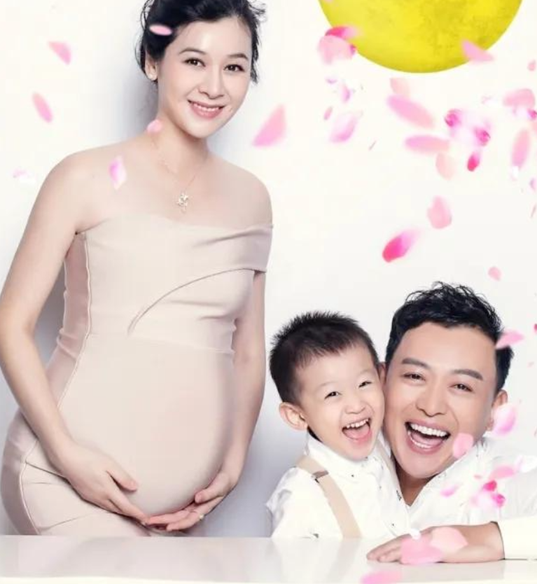 黄海冰|演员黄海冰:不怨前妻坚持丁克,再婚娶小12岁娇妻后获得双重幸福