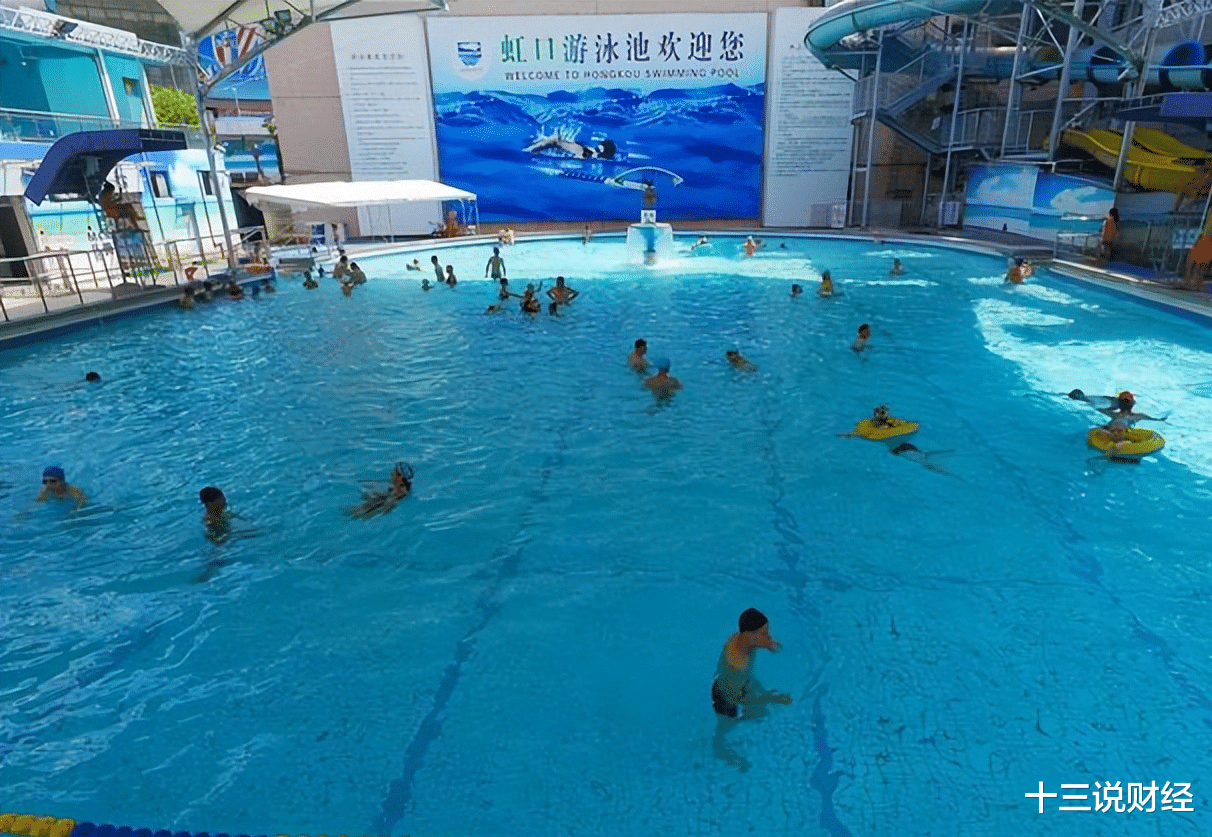 清澈见底的泳池中,竟暗藏玄机?