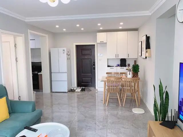 越来越流行装修北欧风格,不做电视墙,墙面刷网红漆,好看不花哨