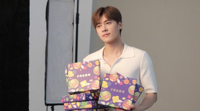 李易峰|李易峰在芒果tv查无此人,被活色生香,隐秘而伟大多部作品除名