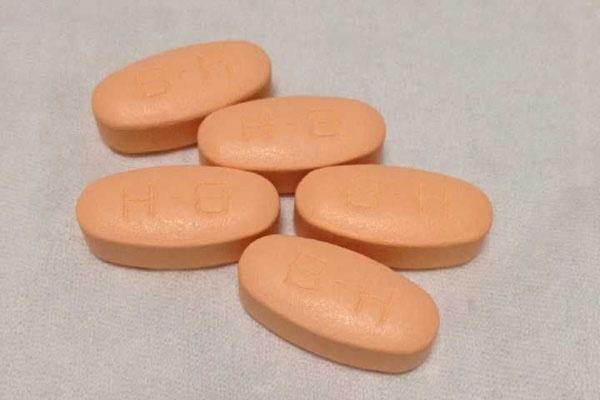 高血糖|糖友早起后，若身上有4个现象，需谨慎对待，可能是血糖失控了