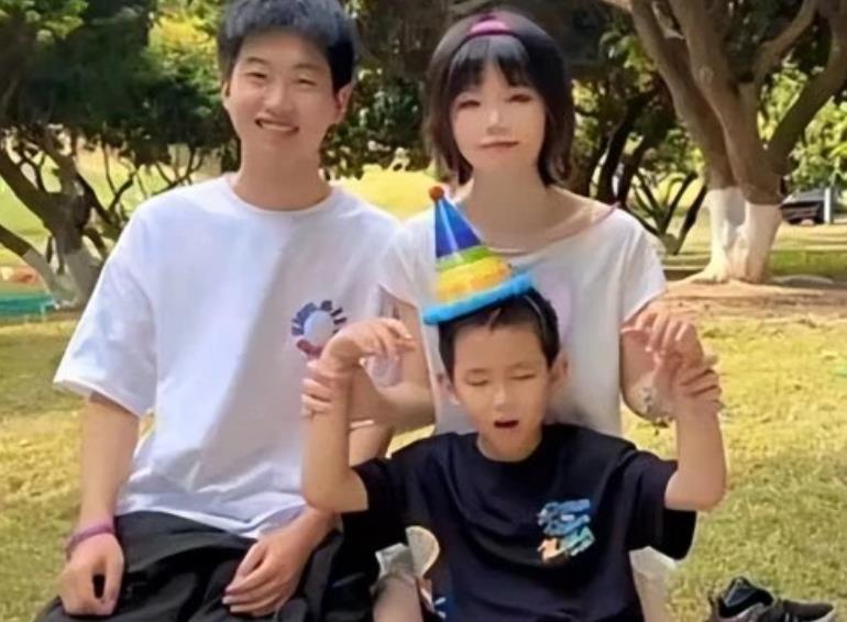 |孙海洋直播时有人喊国滨,孙爸霸气回怼,被赞脑子聪明说话有分寸