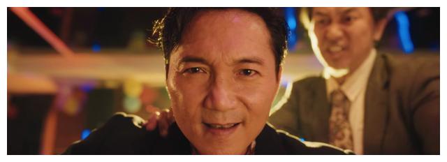 孔孝珍|一上映就拿下榜单第一,没想到,54岁邹兆龙又打出了一副“王炸”