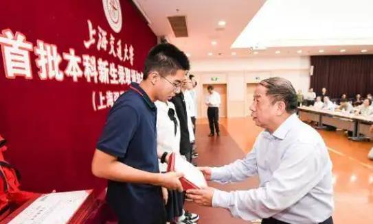 电子竞技|男生高考填写“服从调剂”,捡漏上了上海交大,却没有想象中开心