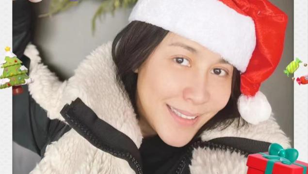 刘嘉玲|刘嘉玲晒自拍庆圣诞：素颜出镜气质佳，红光满面状态好！