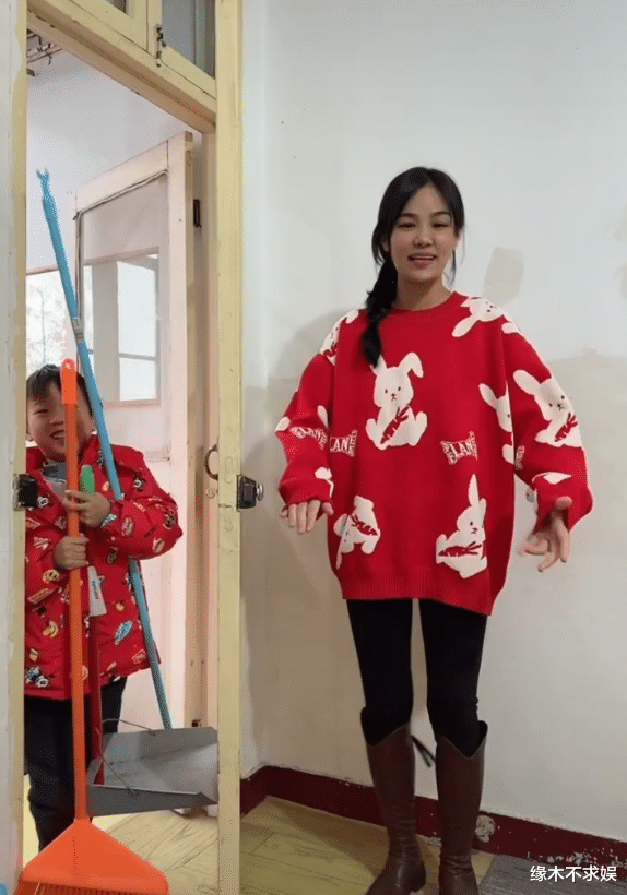 樊小慧儿子罕见大哭,6岁未去过游乐场,父亲却带小三畅游迪士尼