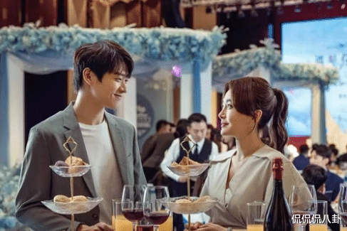 魏大勋|秦岚魏大勋同回酒店,主动挽手挽胳膊秀恩爱,网友:求他出书开班