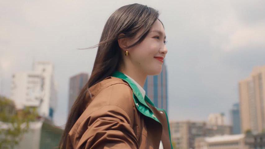 童瑶 唐嫣真会选场所，老上海苏州河畔拍广告太聪明，选对地方人美三分