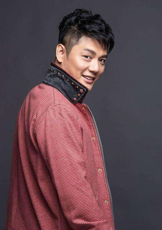 傅程鹏|有一种“整容”叫程愫离婚,前夫傅程鹏变化不大,她却像变了个人