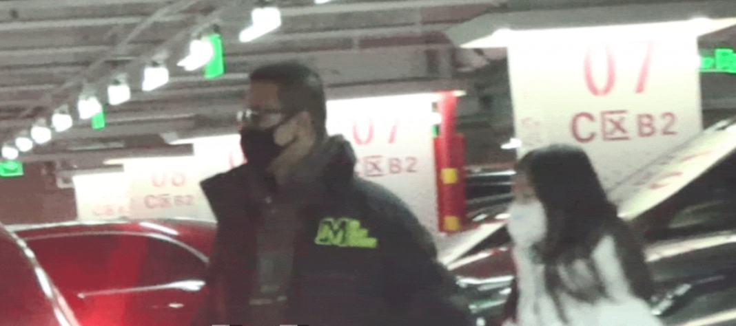 汪峰|汪峰带二女儿买衣服,汪璟怡颜值高首次曝光,父女关系略显生疏