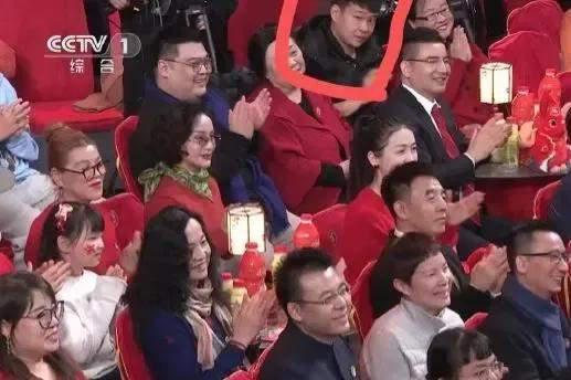 春晚|如何看待今年的春晚放眼望去无一人戴口罩的现象？