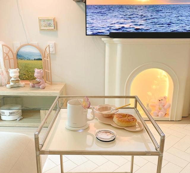 69一家三口住也不挤，打理得干净利落，过着平凡朴实的日常生活